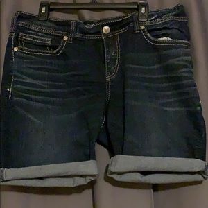 Silver Fluid Suki Denim Cuffed Shorts sz 18